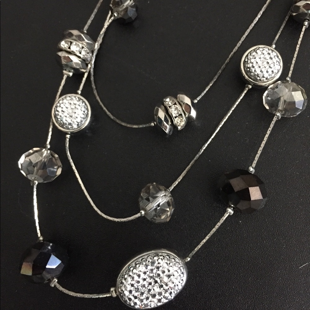 🦋 NWOT Black, Grey & Silver Necklace